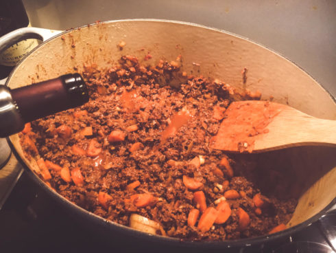 Sauce Bolognese im Bräter: Wein dazu