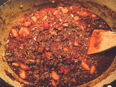 Sauce Bolognese im Bräter