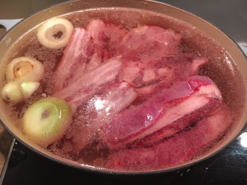 Fleischbrühe aufsetzen