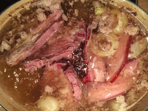 Fleischbrühe angesetzt