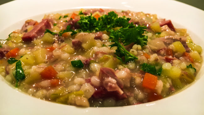 Ein Teller Graupensuppe