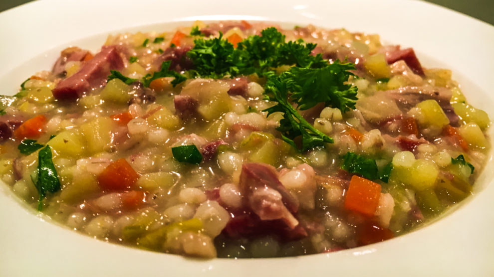 Ein Teller Graupensuppe