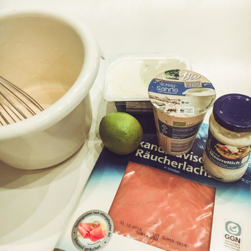 Zutaten: Crepes-Lachs-Röllchen mit Kräuter Creme