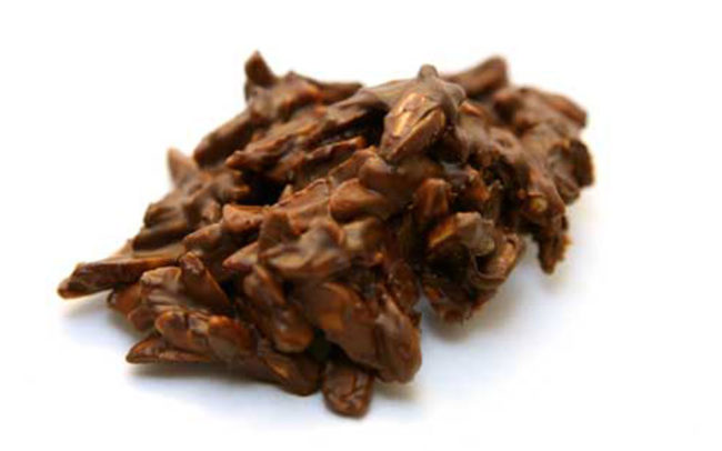 selbstgemachte Pralinen: Mandelsplitter mit Nougat-Füllung