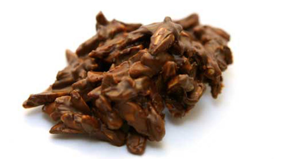 selbstgemachte Pralinen: Mandelsplitter mit Nougat-Füllung selbstgemachte Pralinen: Mandelsplitter mit Nougat-Füllung