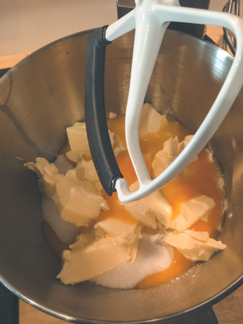 Weihnachtsplätzchen backen: Teig herstellen