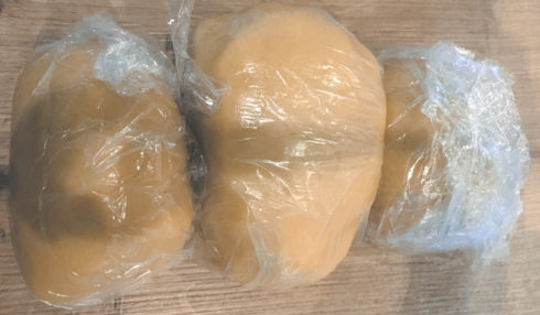 Weihnachtsplätzchen backen: Teig kalt stellen