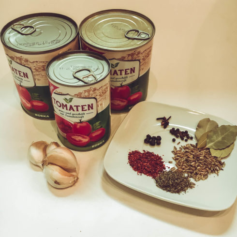 Zutaten für klare Tomatensuppe (Tomatenessenz)