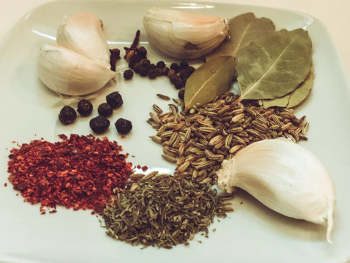 Zutaten für klare Tomatensuppe (Tomatenessenz)