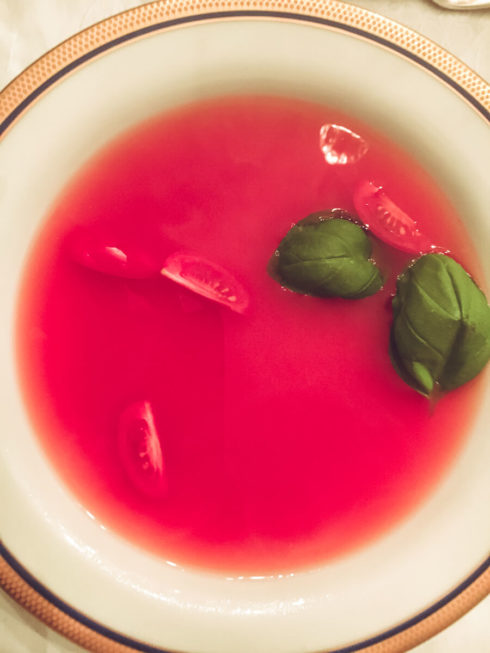 klare-Tomatensuppe (Tomatenessenz)