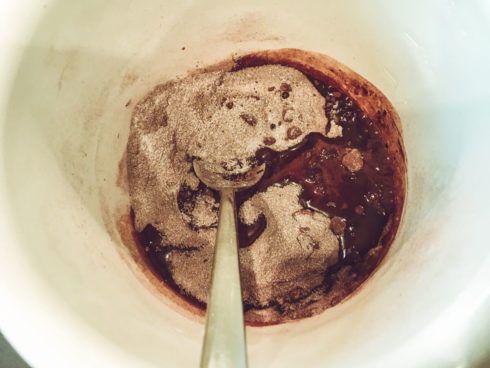 selbstgemachter Baileys: Zucker, Kakao und Kaffee