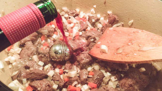 Wildragout/ Hirsch-Gulasch mit weihnachtlichen Gewürzen