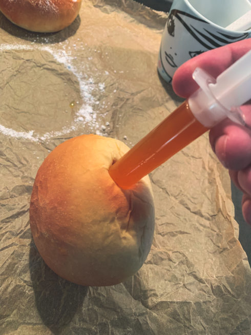 Berliner füllen mit Marmelade