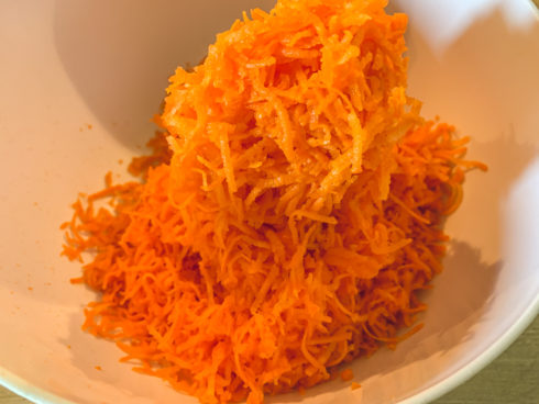 Möhren raspeln