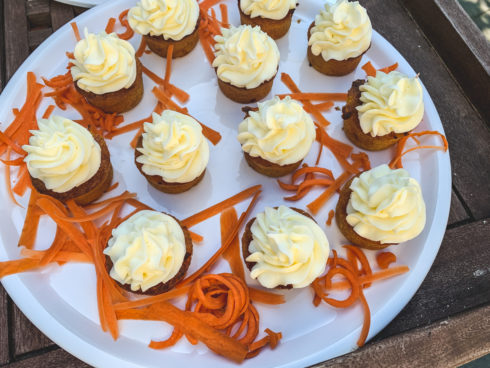 Svenska Morotskaka: schwedischer Karottenkuchen mit Zitronen-Topping