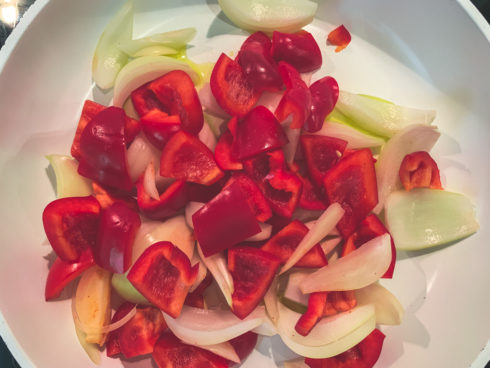 Schaschliksauce in der Pfanne