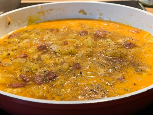 Bauern-Omelette mit Katroffeln und Mettwurst