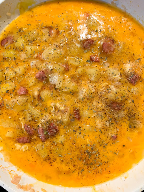 Bauern-Omelette mit Katroffeln und Mettwurst