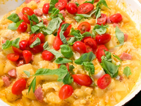 Bauern-Omelette mit Katroffeln und Mettwurst