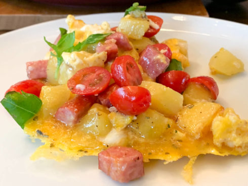 Bauern-Omelette mit Katroffeln und Mettwurst