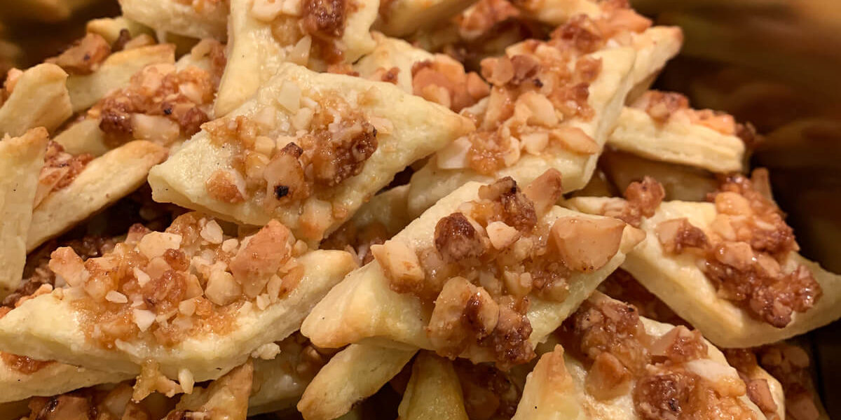 Plätzchen backen - Salzkaramell-Rauten mit Macadamia-Nüssen