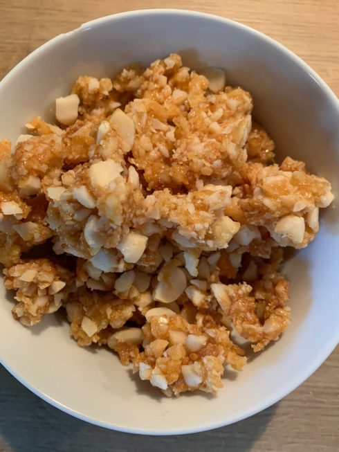 Plätzchen backen - Salzkaramell-Rauten mit Macadamia-Nüssen