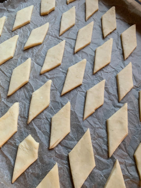 Plätzchen backen - Salzkaramell-Rauten mit Macadamia-Nüssen