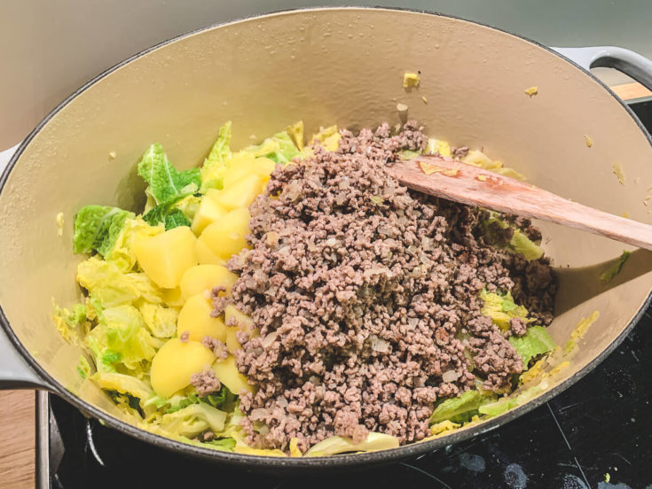 Wirsing-Kartoffel-Hackfleisch-Topf • leckersein ° Foodblog vom Niederrhein Wirsing-Kartoffel-Hackfleisch-Topf • leckersein ° Foodblog vom Niederrhein